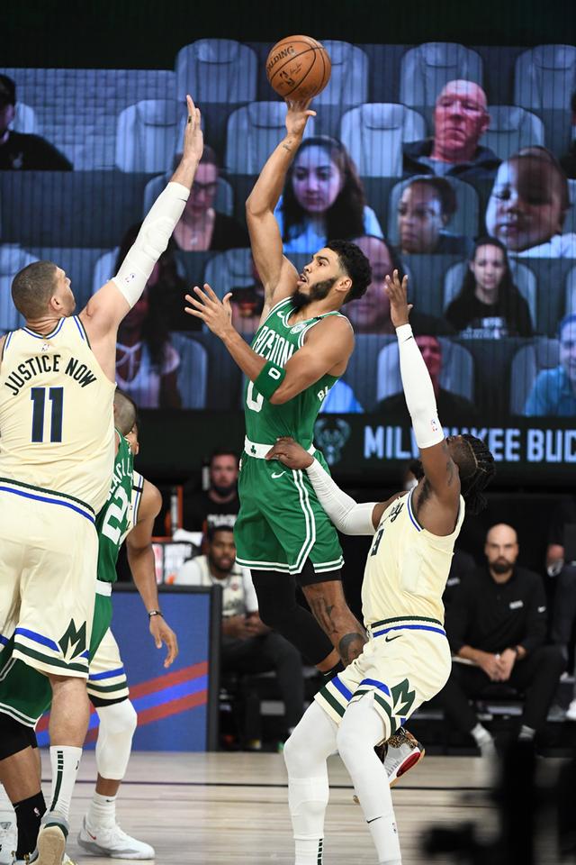 门一脚的把 门一脚的把